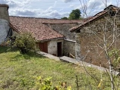 1 Bedroom(s) - 1,093m² land for sale in Charente, Poitou-Charentes, France - FrenchPropertyPortal.com Renovation project! for sale for 49,600€ in Charente, Poitou-Charentes