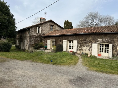 Stone farmhouse with barn and garden approx 2.5 acres for sale for 371,000&euro; in Charente, Poitou-Charentes