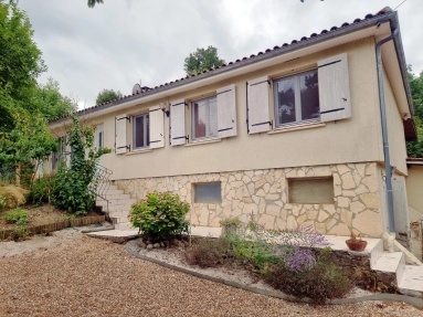 4 Bedroom(s) - 2 Bathroom(s) - 5,146m² land for sale in Gironde, Aquitaine, France - FrenchPropertyPortal.com House in the countryside for sale for 372,340€ in Gironde, Aquitaine
