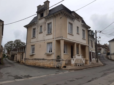 Light-filled, riverside maison de maitre in popular village for sale for 130,800€ in Indre, Centre