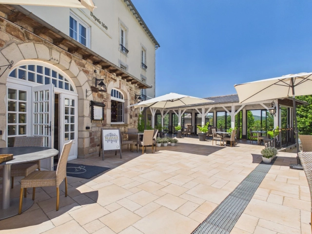 22 Bedroom(s) - 22 Bathroom(s) - 9,756m² land for sale in Aveyron, Midi-Pyrénées, France - FrenchPropertyPortal.com Hôtel-Restaurant with 17 en suite rooms and owners accomodation for sale for 790,000€ in Aveyron, Midi-Pyrénées