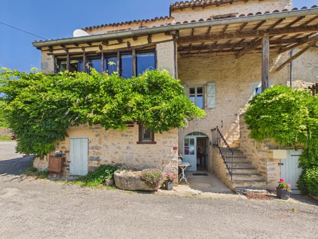 Sector Tarn-et-Garonne. Well appointed village house with good sized rooms and attractive garden for sale for 246,100&euro; in Tarn-et-Garonne, Midi-Pyrénées