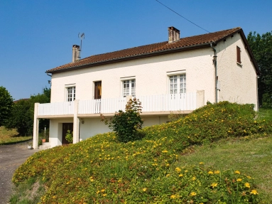 4 Bedroom(s) - 2 Bathroom(s) - 2,164m² land for sale in Lot-et-Garonne, Aquitaine, France - FrenchPropertyPortal.com Well-Located Property Near Bastide Town for sale for 194,400€ in Lot-et-Garonne, Aquitaine