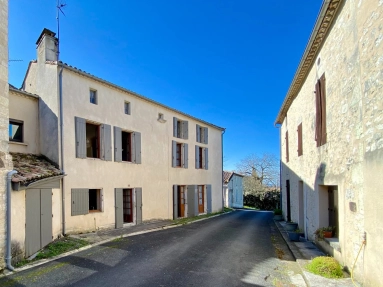 Large house with outdoor space in the heart of a lovely village for sale for 118,800&euro; in Lot-et-Garonne, Aquitaine