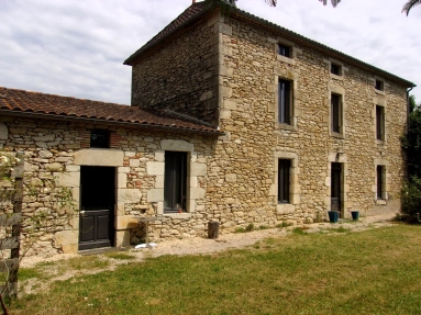 4 Bedroom(s) - 2 Bathroom(s) - 16,210m² land for sale in Gironde, Aquitaine, France - FrenchPropertyPortal.com Beautifully Renovated Four Bedroom Maison de Maitre with Underfloor Heating for sale for 376,300€ in Gironde, Aquitaine