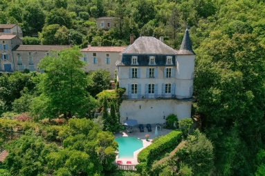 Exceptional property with swimming pool and amazing views for sale for 999,000&euro; in Lot, Midi-Pyrénées