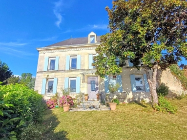 Superb manoir with heated pool and large garden in a village for sale for 530,000&euro; in Charente-Maritime, Poitou-Charentes