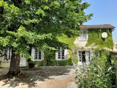 3/4 bedroom house with private garden in a large village for sale for 170,000&euro; in Charente, Poitou-Charentes