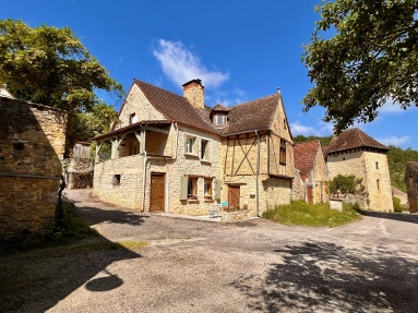 2 independent stone houses with income potential in a lively village setting for sale for 296,390&euro; in Lot, Midi-Pyrénées