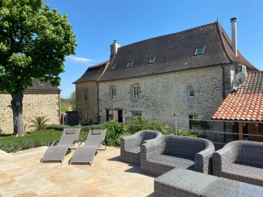 Elegant Manor House with Outbuildings, Guest Apartment plus a  Renovation Project for sale for 695,000&euro; in Dordogne, Aquitaine
