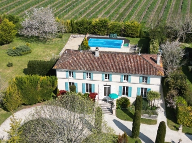 Maison de Maitre plus 2 Cottages Close to Pretty Estuary Ports for sale for 640,000&euro; in Charente-Maritime, Poitou-Charentes