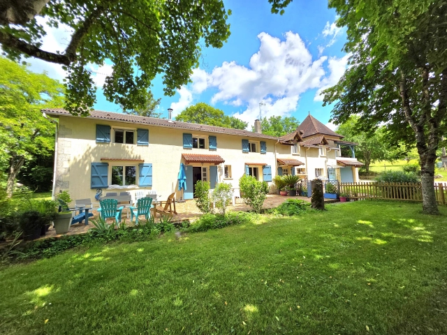 5 Bedroom(s) - 4 Bathroom(s) - 104,064m² land for sale in Dordogne, Aquitaine, France - FrenchPropertyPortal.com Charming Equestrian Estate Near Bergerac – Idyllic Setting with Stunning Views for sale for 609,500€ in Dordogne, Aquitaine