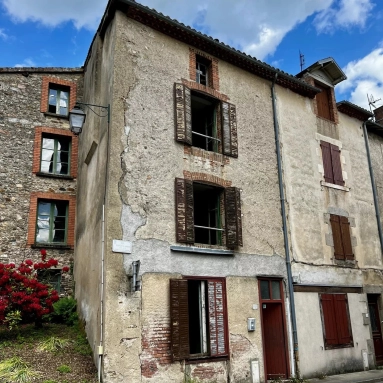 Small Townhouse with Renovation Potential – Heart of Historic Bellac for sale for 18,000&euro; in Haute-Vienne, Limousin