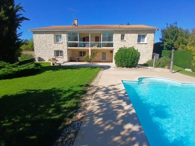 Spacious stone house with swimming pool, just minutes from Angouleme for sale for 424,000&euro; in Charente, Poitou-Charentes