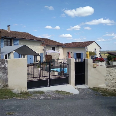 Versatile property with further development potential for sale for 467,800&euro; in Dordogne, Aquitaine