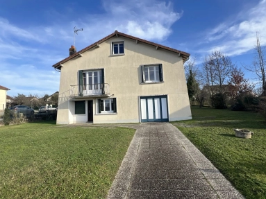3 Bedroom(s) - 2 Bathroom(s) - 1,087m² land for sale in Haute-Vienne, Limousin, France - FrenchPropertyPortal.com Detached house in the centre of the town with great views for sale for 119,900€ in Haute-Vienne, Limousin