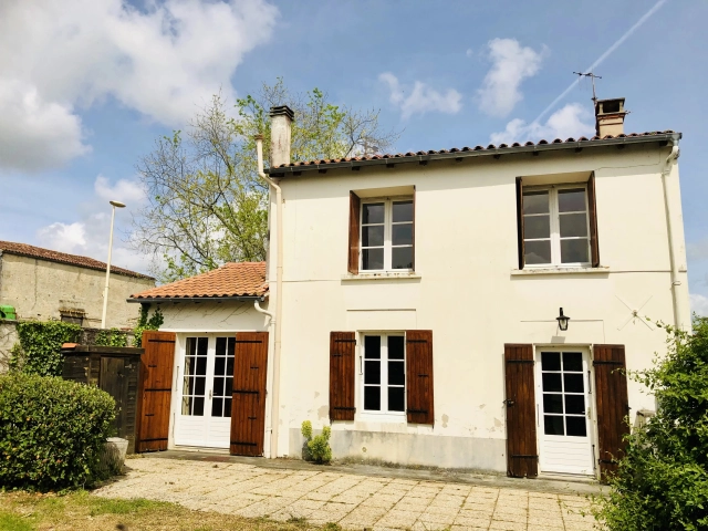 Country House  in  a Serene Location for sale for 135,000&euro; in Charente-Maritime, Poitou-Charentes