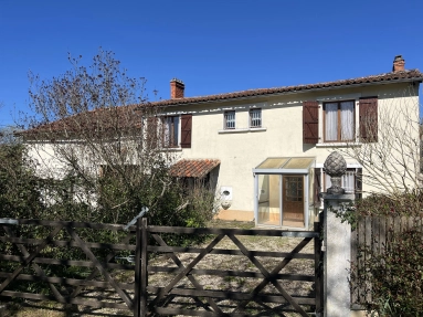 4 Bedroom(s) - 2 Bathroom(s) - 3,519m² land for sale in Charente, Poitou-Charentes, France - FrenchPropertyPortal.com Country Cottage With Wonderful Views for sale for 99,950€ in Charente, Poitou-Charentes
