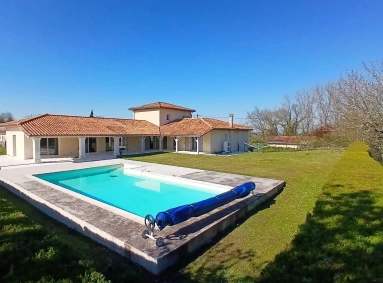 Modern 5 bedroom villa with swimming pool for sale for 367,500&euro; in Charente, Poitou-Charentes