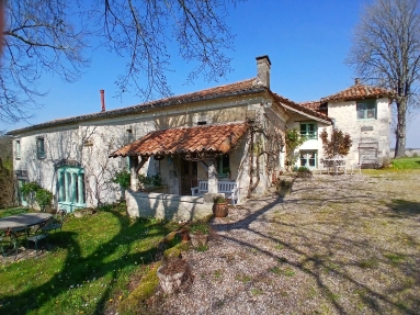 5 Bedroom(s) - 3 Bathroom(s) - 6,350m² land for sale in Dordogne, Aquitaine, France - FrenchPropertyPortal.com Secluded 5-bedroom country residence with pool and panoramic views for sale for 495,000€ in Dordogne, Aquitaine