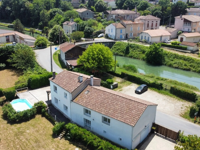 4 Bedroom(s) - 3 Bathroom(s) - 1,745m² land for sale in Lot-et-Garonne, Aquitaine, France - FrenchPropertyPortal.com Charming Waterside Property near Le Mas-d'Agenais, in South-West France for sale for 339,000€ in Lot-et-Garonne, Aquitaine