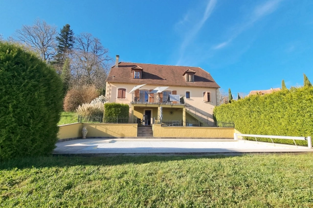 5 Bedroom(s) - 2 Bathroom(s) - 9,077m² land for sale in Dordogne, Aquitaine, France - FrenchPropertyPortal.com Contemporary Perigordine 5 bedroomed Villa for sale for 585,120€ in Dordogne, Aquitaine