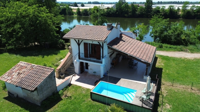 2 Bedroom(s) - 2 Bathroom(s) - 1,865m² land for sale in Lot-et-Garonne, Aquitaine, France - FrenchPropertyPortal.com Riverside cottage direct access to the Lot for sale for 275,000€ in Lot-et-Garonne, Aquitaine