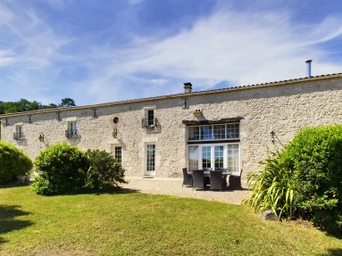 9 Bedroom(s) - 6 Bathroom(s) - 3,303m² land for sale in Gironde, Aquitaine, France - FrenchPropertyPortal.com Luxury Farmhouse and Barn conversion with panoramic views for sale for 1,150,000€ in Gironde, Aquitaine
