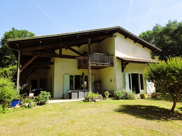 Spacious Family Home in a Peaceful Woodland Setting Near Blasimon for sale for 499,990&euro; in Gironde, Aquitaine