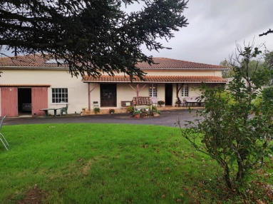 Bungalow with outbuildings for sale for 162,000&euro; in Charente, Poitou-Charentes