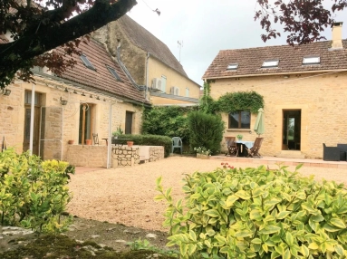 5 Bedroom(s) - 4 Bathroom(s) - 946m² land for sale in Dordogne, Aquitaine, France - FrenchPropertyPortal.com Perfectly Located Close to Sarlat and Montignac - Ensemble of Buildings with Pool for sale for 214,000€ in Dordogne, Aquitaine