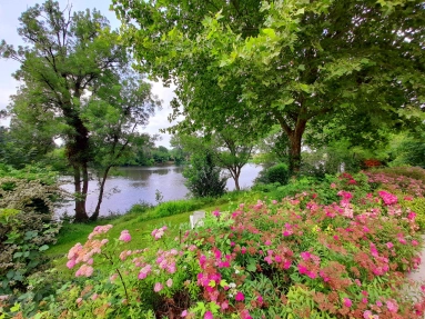Elegant Riverside Home with Flexible Living for sale for 450,000&euro; in Dordogne, Aquitaine