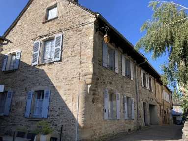 Impressive Maison de Maître with Garden and Views for sale for 375,000&euro; in Aveyron, Midi-Pyrénées