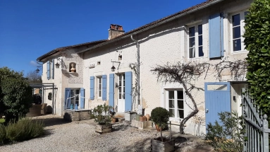 Beautiful village house with guest accommodation and barns for sale for 340,000&euro; in Dordogne, Aquitaine