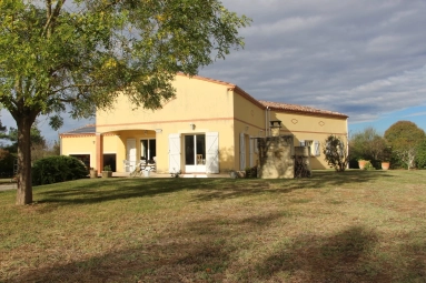 Edge of village house, with 6 beds and garden for sale for 426,000&euro; in Tarn-et-Garonne, Midi-Pyrénées