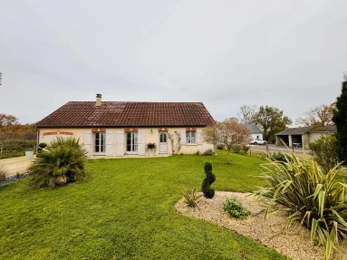 Stunning Villa with large garden, edge of village! for sale for 224,700€ in Indre, Centre
