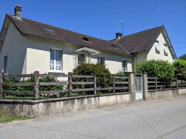 Delightful large property situated in the heart of the Indre for sale for 256,800&euro; in Indre, Centre