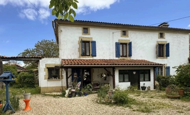 4 Bedroom(s) - 2 Bathroom(s) - 2,355m² land for sale in Charente, Poitou-Charentes, France - FrenchPropertyPortal.com Beautiful 3 bed property with guest annex and swimming pool, close to the riverside town of Mansle for sale for 205,000€ in Charente, Poitou-Charentes