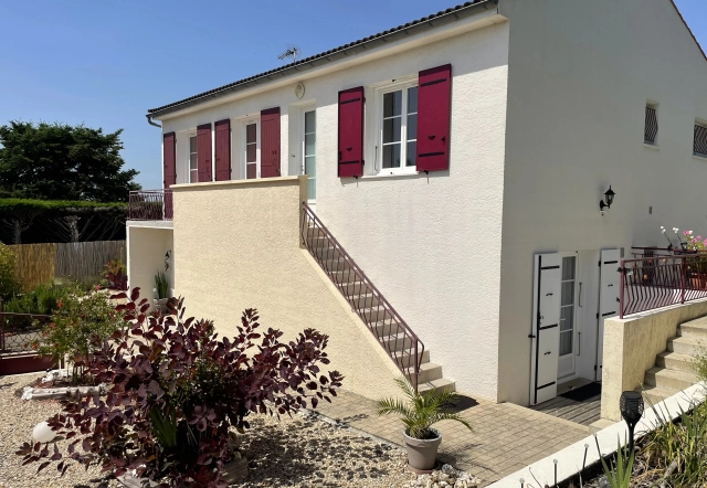 Family home with income potential close to Saintes for sale for 246,100&euro; in Charente-Maritime, Poitou-Charentes