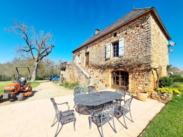 Charming stone property with guest house, pool, and 12 hectares of land in Dégagnac (Lot) for sale for 598,000&euro; in Lot, Midi-Pyrénées