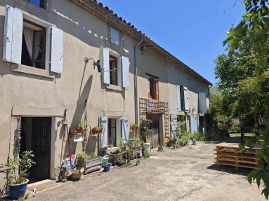 Small holding project with guest house, in a beautiful setting for sale for 260,000&euro; in Aude, Languedoc-Roussillon