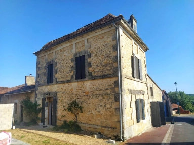 3 Bedroom(s) - 2 Bathroom(s) - 778m² land for sale in Dordogne, Aquitaine, France - FrenchPropertyPortal.com Spacious village house for sale for 99,000€ in Dordogne, Aquitaine
