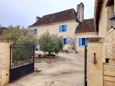 Renovated stone farmhouse ensemble in peaceful location for sale for 642,000&euro; in Dordogne, Aquitaine