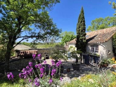 Character Stone Property with Two Houses, Swimming Pool and 1.2 Hectares near Montaigu-de-Quercy, South West France for sale for 660,000&euro; in Tarn-et-Garonne, Midi-Pyrénées