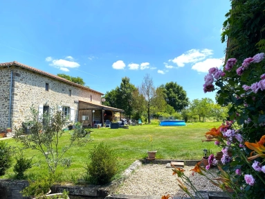 Beautiful country house with a large garden and barns for sale for 288,900&euro; in Haute-Vienne, Limousin