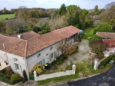 Character Home + Building Plot with Valid Planning Certificate for sale for 141,700&euro; in Charente, Poitou-Charentes