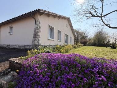 Single-storey house offering three bedrooms, garages, and outbuilding, set on 4,588 m² plot for sale for 140,400&euro; in Charente, Poitou-Charentes