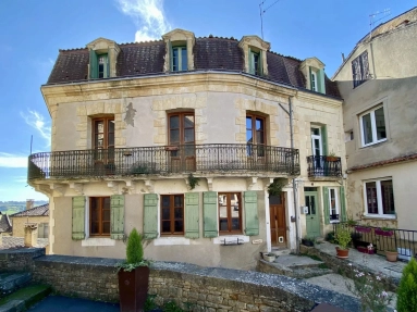 Authentic house in the heart of the charming village of Belvès for sale for 195,000&euro; in Dordogne, Aquitaine