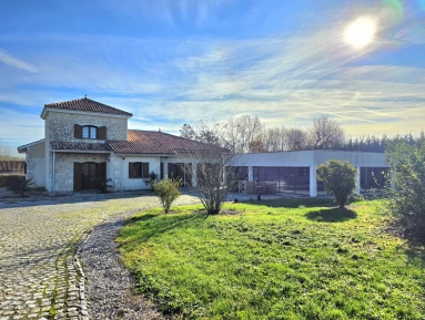 3 Bedroom(s) - 2 Bathroom(s) - 2,500m² land for sale in Lot-et-Garonne, Aquitaine, France - FrenchPropertyPortal.com A modern family home and indoor swimming pool for sale for 424,000€ in Lot-et-Garonne, Aquitaine