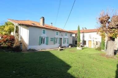 4 Bedroom(s) - 4 Bathroom(s) - 4,917m² land for sale in Charente, Poitou-Charentes, France - FrenchPropertyPortal.com Barn conversion with separate guest house for sale for 324,950€ in Charente, Poitou-Charentes
